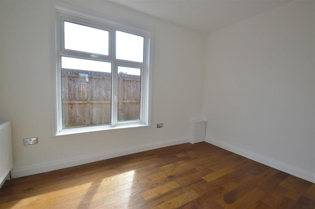 Middle Bedroom