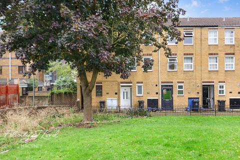 14 Evans Close, London, E8 3TD
