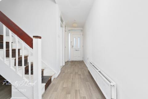 14 Evans Close, London, E8 3TD