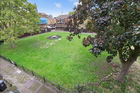 14 Evans Close, London, E8 3TD