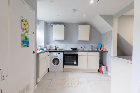 undefined, Denchers Plat, Crawley RH11