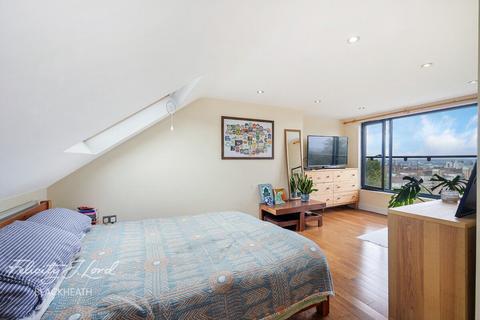 4 bedroom end of terrace house for sale, Nithdale Road, LONDON