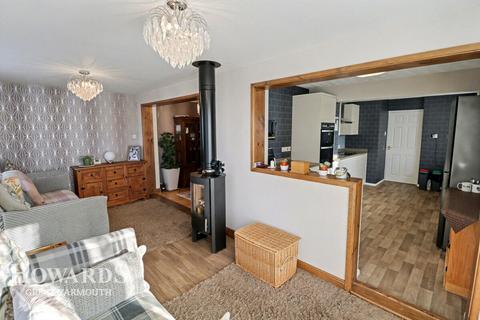 3 bedroom semi-detached bungalow for sale, The Paddock, Hemsby