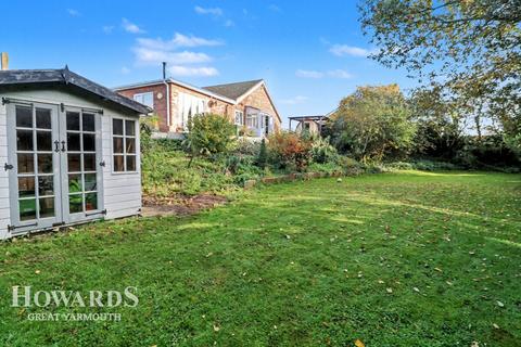 3 bedroom semi-detached bungalow for sale, The Paddock, Hemsby