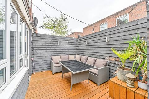 4 bedroom maisonette for sale, Spicer Close, Brixton, London, SW9