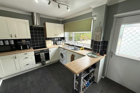 undefined, Bro Henllys, Felinfach, Lampeter