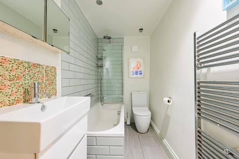 2 bedroom flat for sale, Hackney Road, Bethnal Green, London, E2