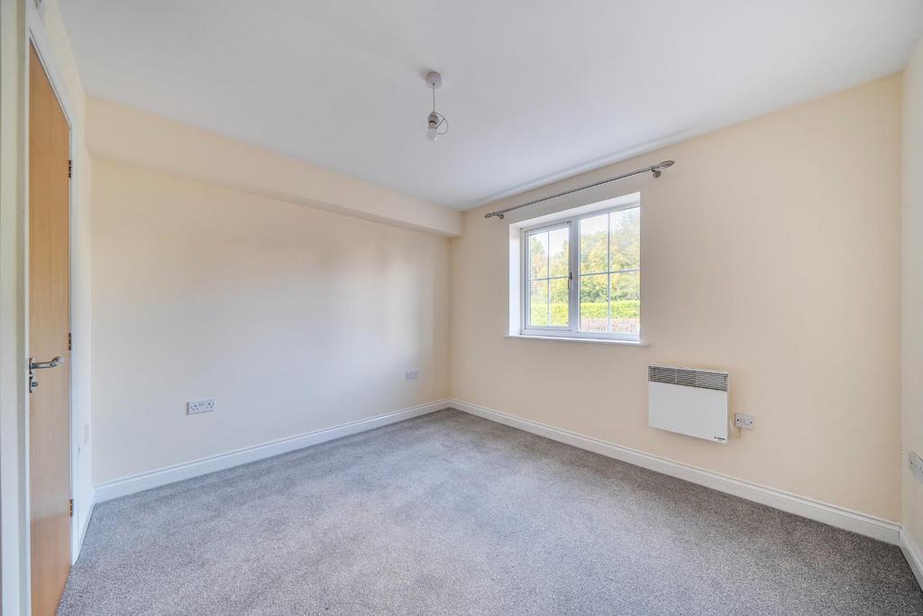 Bedroom 1.jpg