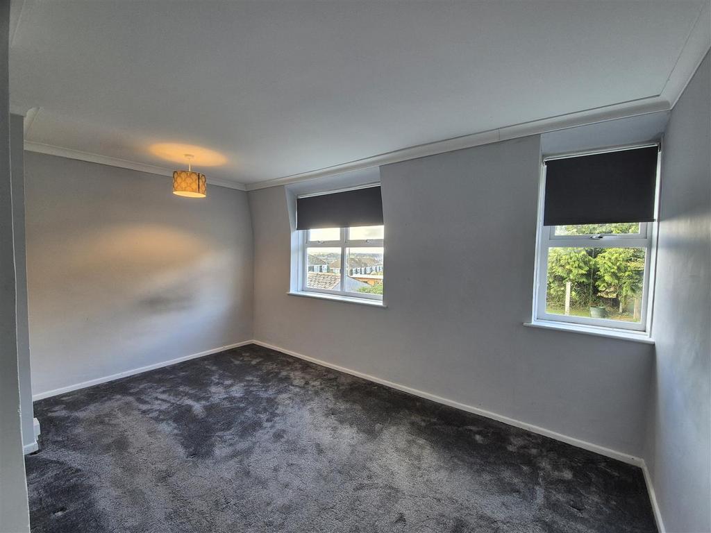 Rear bedroom