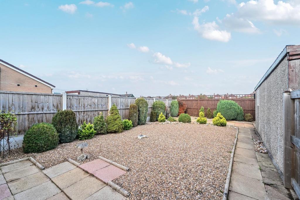 Rear garden 2.jpg