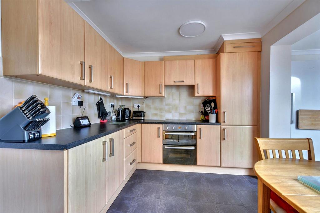 Kitchen 1.jpeg