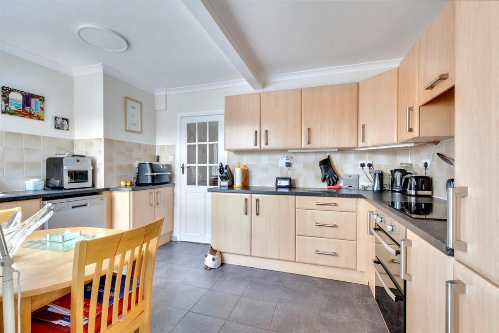 Kitchen 5.jpeg