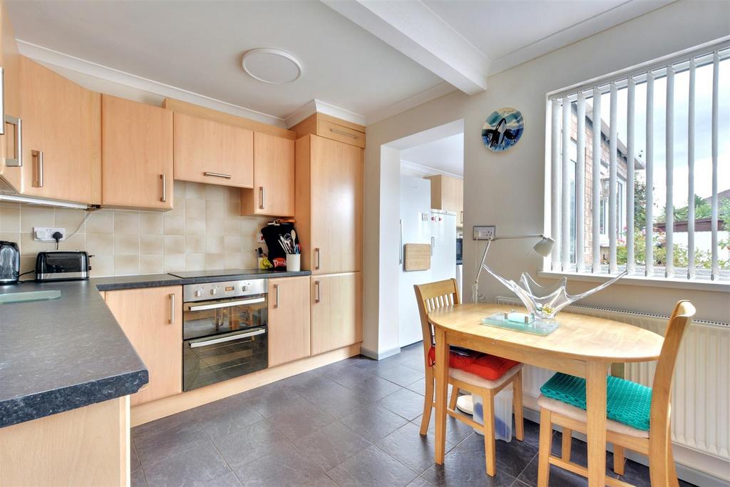 Kitchen 4.jpeg