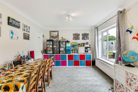 10 Durleston Park Drive, Bookham, Leatherhead, KT23 4AJ
