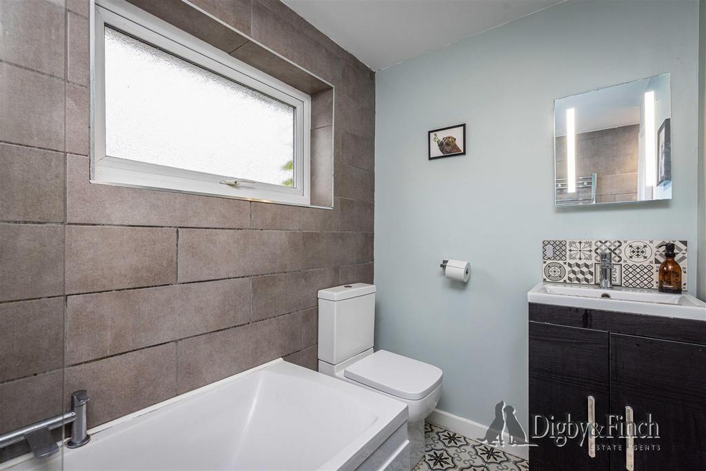 8 Yonge Close, Radcliffe, NG12 2 EE-23watermarked.j