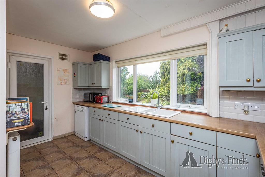 8 Yonge Close, Radcliffe, NG12 2 EE-15watermarked.j