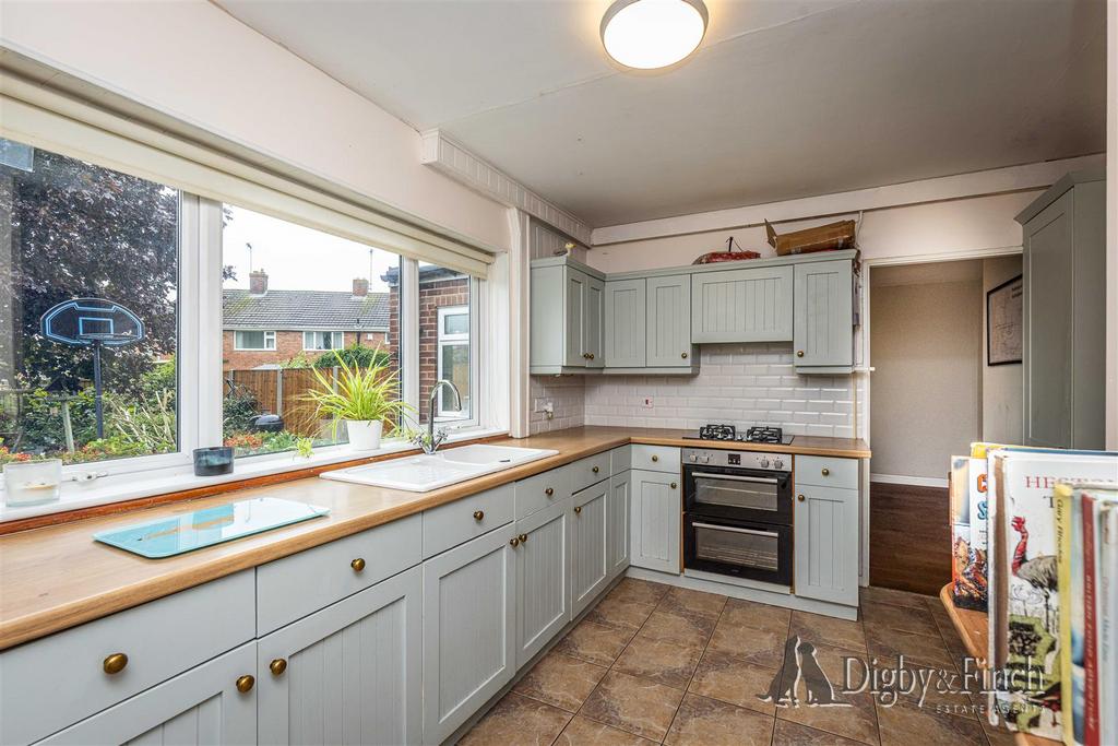 8 Yonge Close, Radcliffe, NG12 2 EE-16watermarked.j