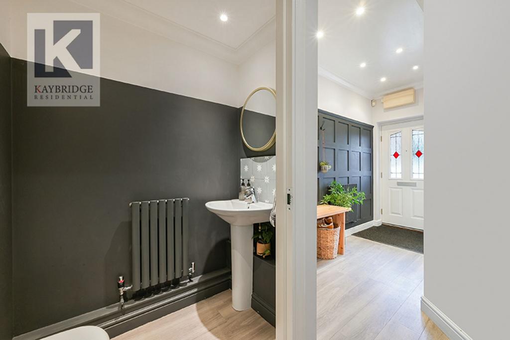 Silvergate Ruxley Lane, Epsom - KT19 9 GZ