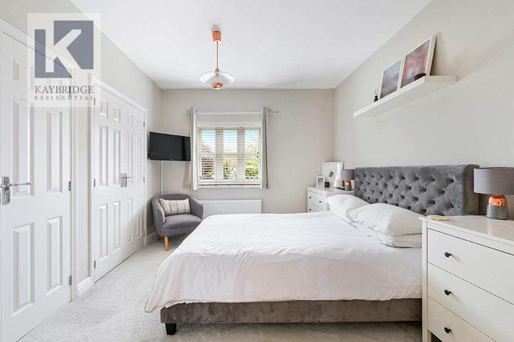 Silvergate Ruxley Lane, Epsom - KT19 9 GZ