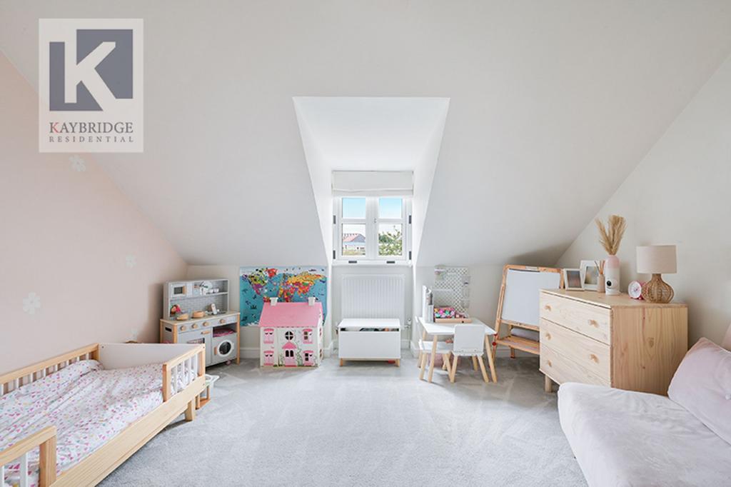 Silvergate Ruxley Lane, Epsom - KT19 9 GZ