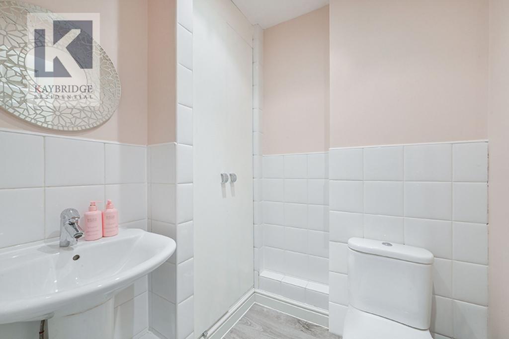 Silvergate Ruxley Lane, Epsom - KT19 9 GZ