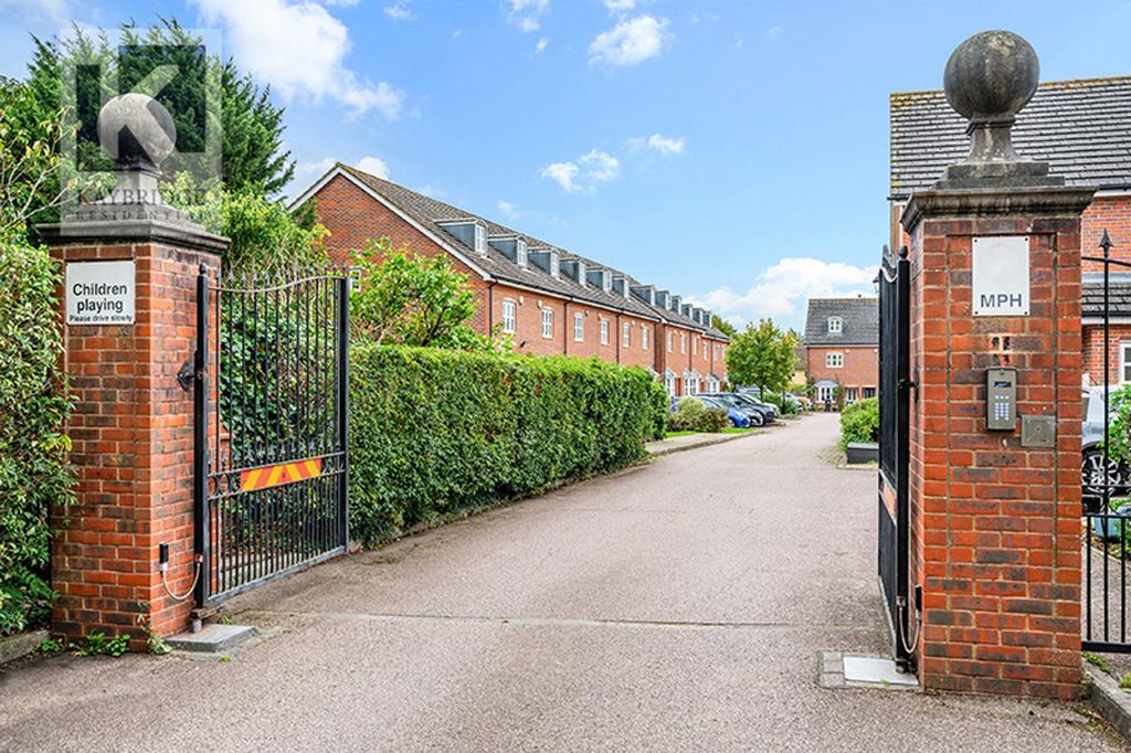 Silvergate Ruxley Lane, Epsom - KT19 9 GZ
