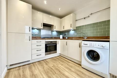 2 bedroom semi-detached house to rent, Oxbridge Road, Preston PR4