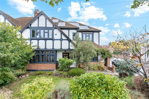 Gaynes Park Road, Upminster, RM14
