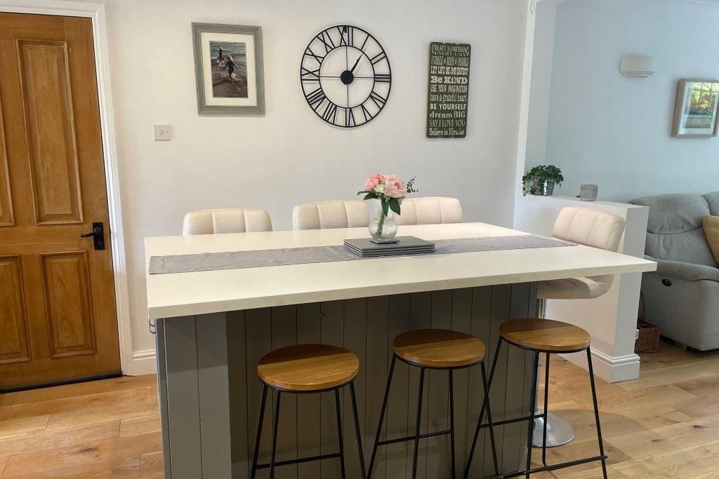 Kitchen bar s c.jpg