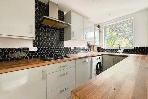 undefined, Blenheim Gardens, Reading, Berkshire