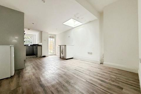undefined, Blenheim Gardens, Reading, Berkshire