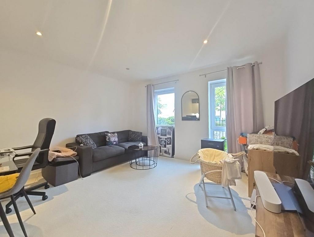 Apartment in Reading - View 2