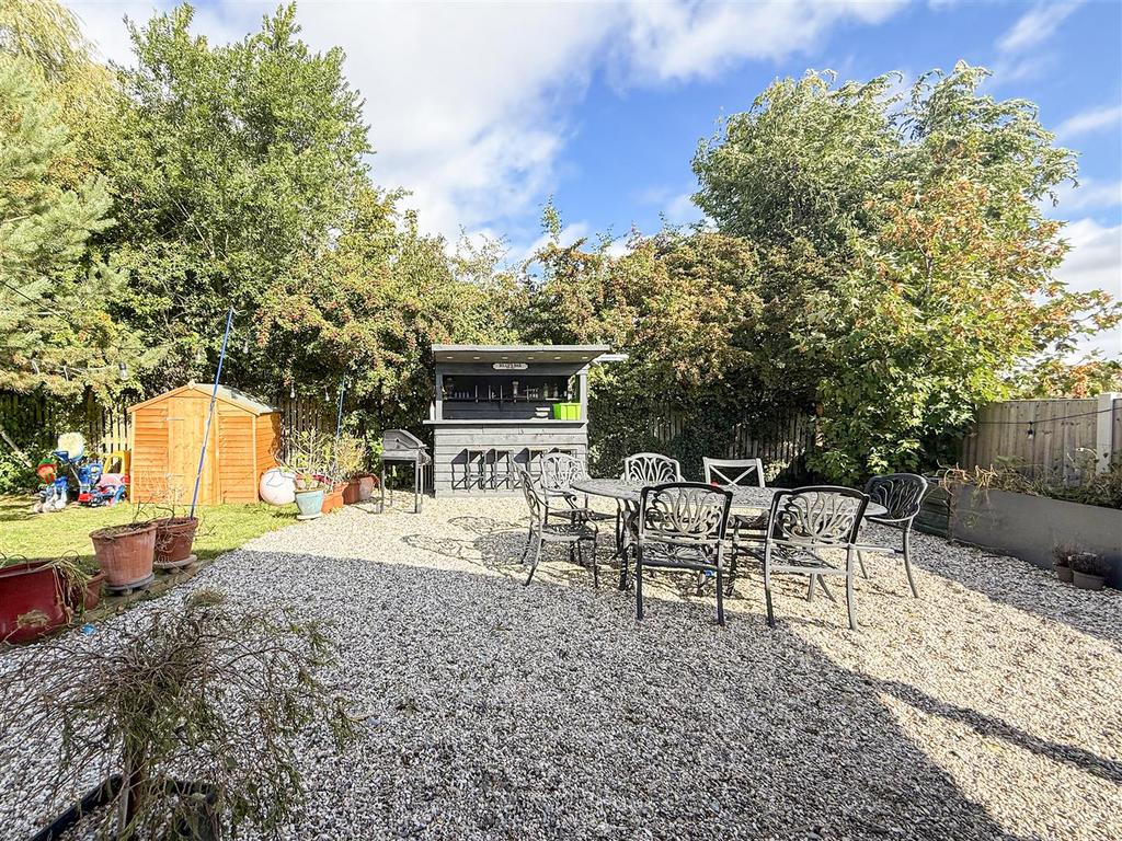 Summer house garden area