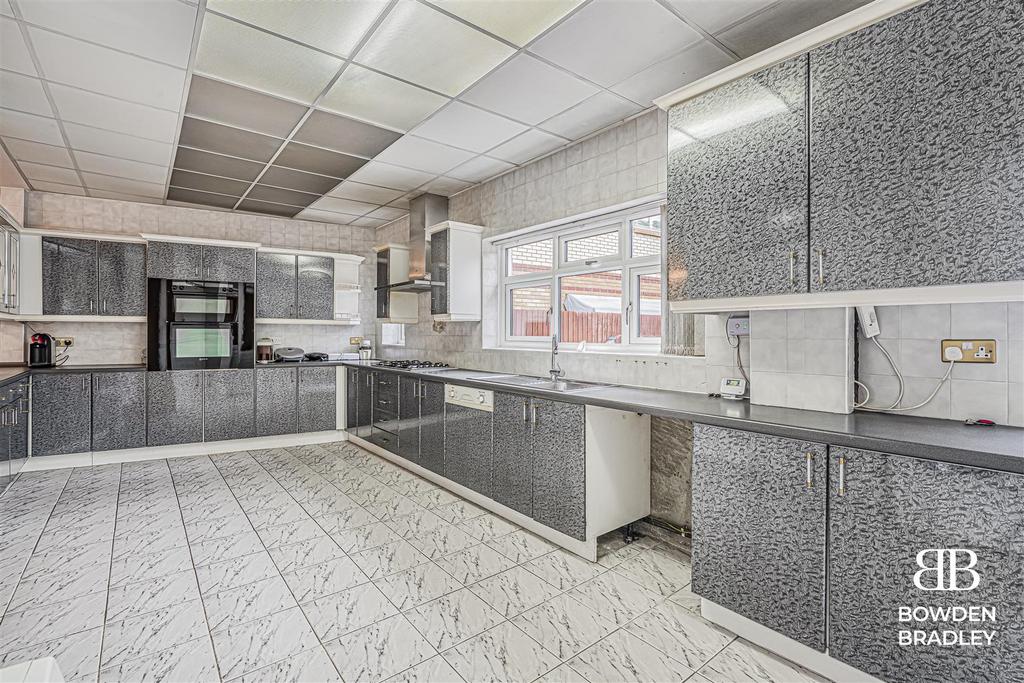 Kitchen/Dining Area