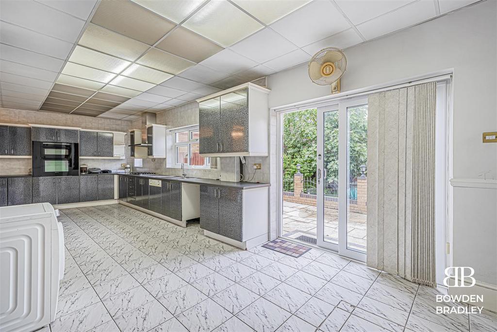 Kitchen/Dining Area