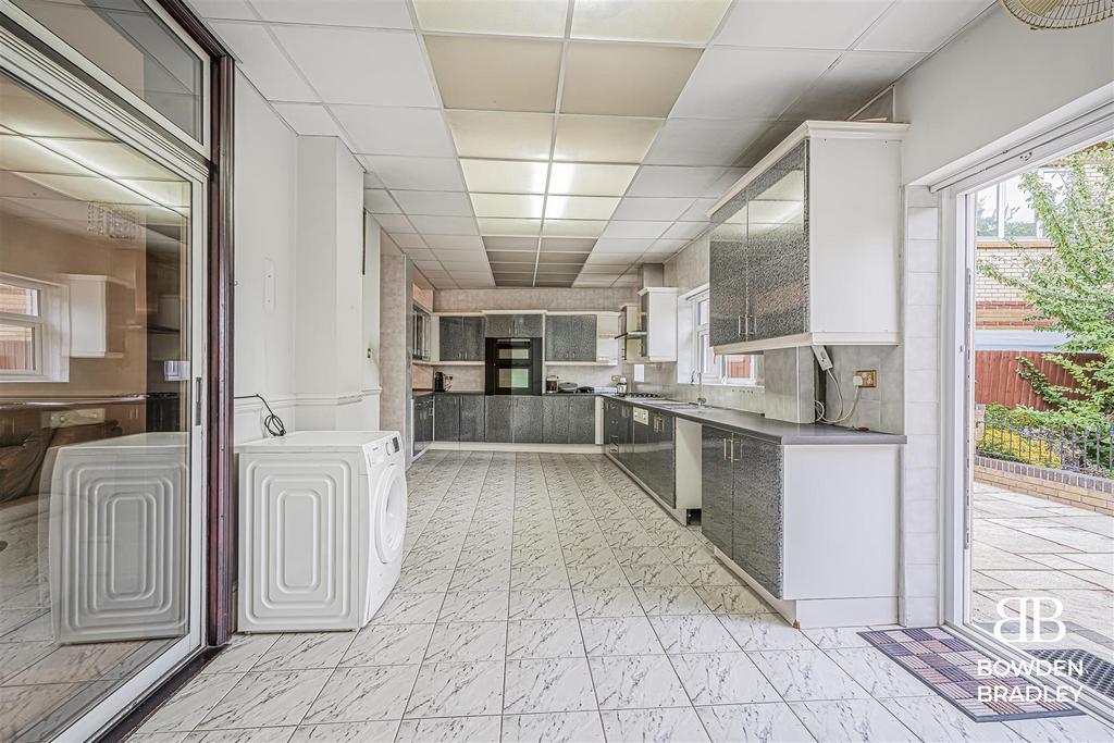 Kitchen/Dining Area