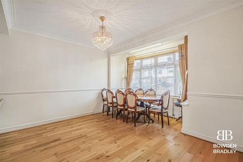 undefined, Beehive Lane, Ilford, IG1