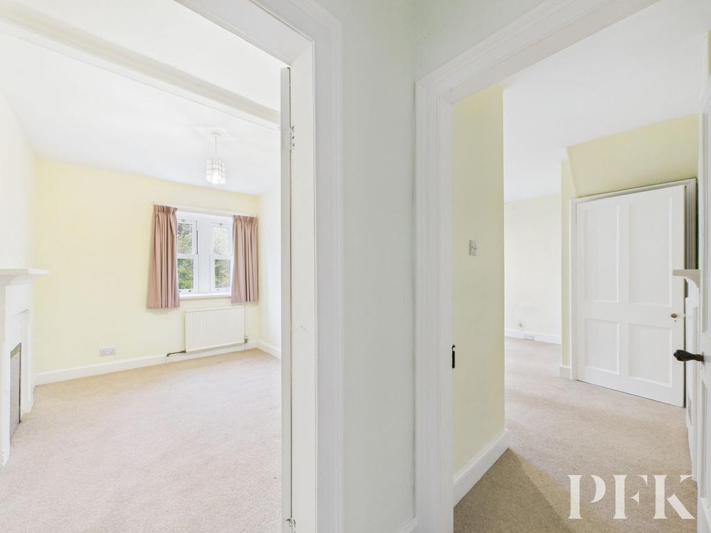 Inner Landing to Bedrooms 3 &amp; 4