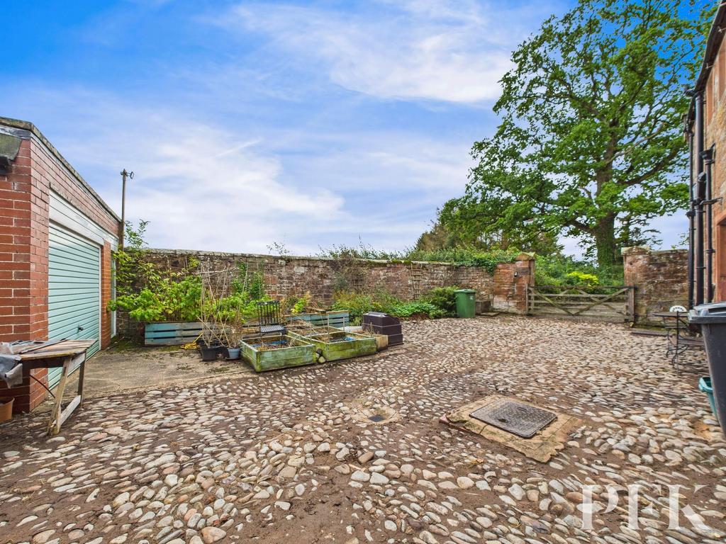 Walled Cobbled Courtyard