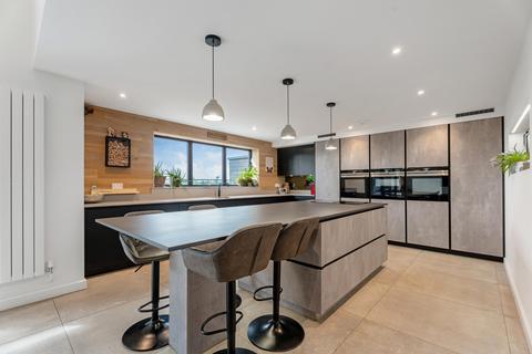 4 bedroom detached house for sale, Oldnall Road Kidderminster, Worcestershire, DY10 3HN