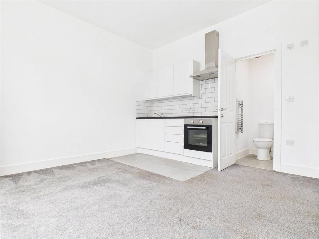 Studio Room: Kitchen