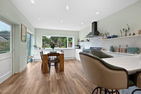 3 bedroom detached house for sale, Coggeshall Road, Braintree, CM7
