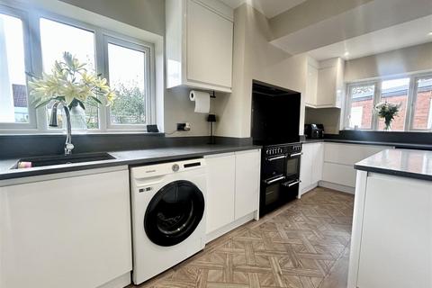 undefined, Lyndhurst View, Scholes, Leeds
