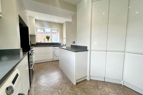 undefined, Lyndhurst View, Scholes, Leeds