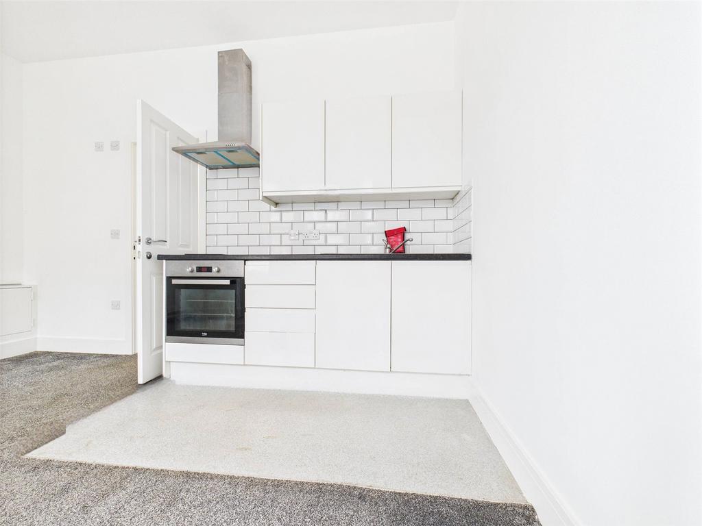 Studio Room: Kitchen