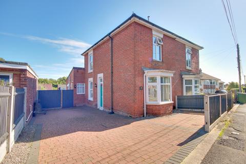 2 bedroom semi-detached house for sale, SHOLING! WOW FACTOR GARDEN! POPULAR LOCATION