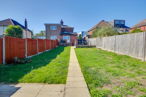 2 bedroom semi-detached house for sale, SHOLING! WOW FACTOR GARDEN! POPULAR LOCATION