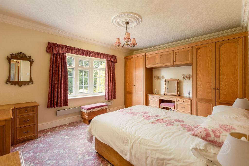 Treetops Bedroom 1-1.jpg