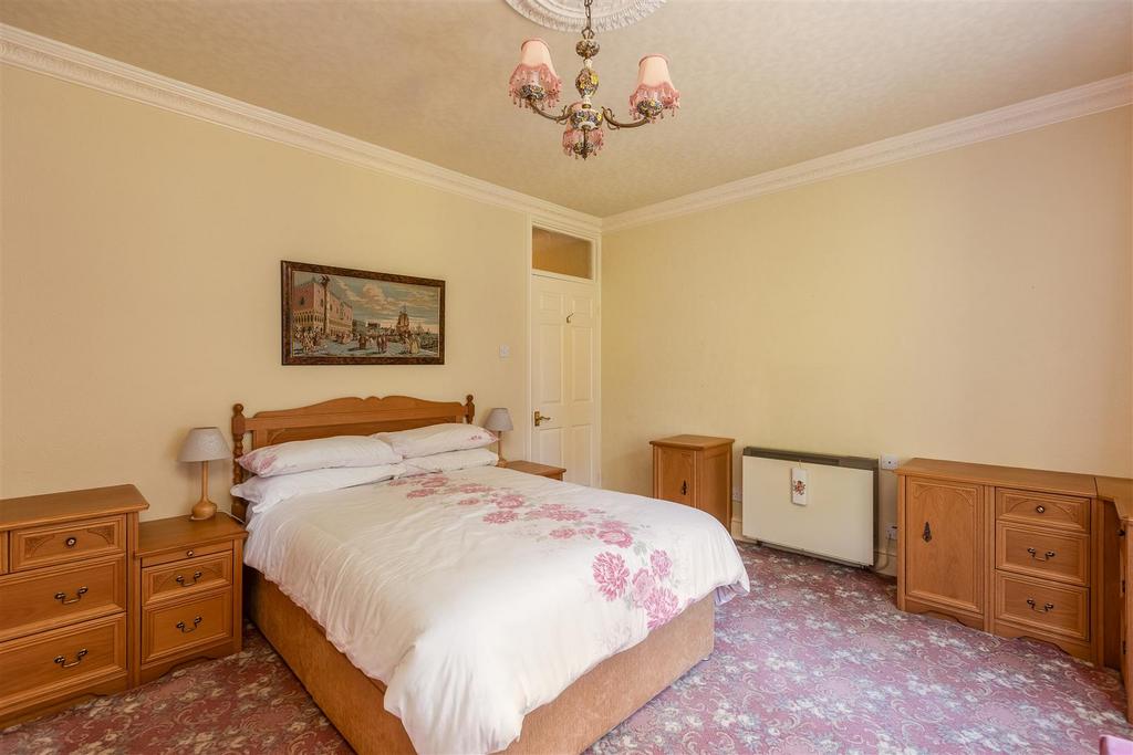 Treetops Bedroom 1-2.jpg