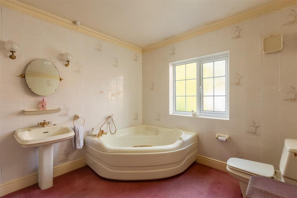 Treetops Bathroom-1.jpg